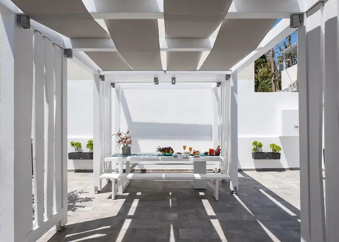 Aurum Villa Kamari (Santorini)