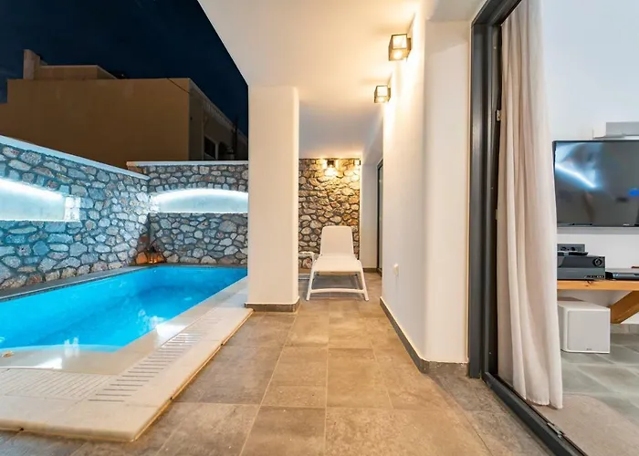 Aurum Villa Kamari (Santorini)