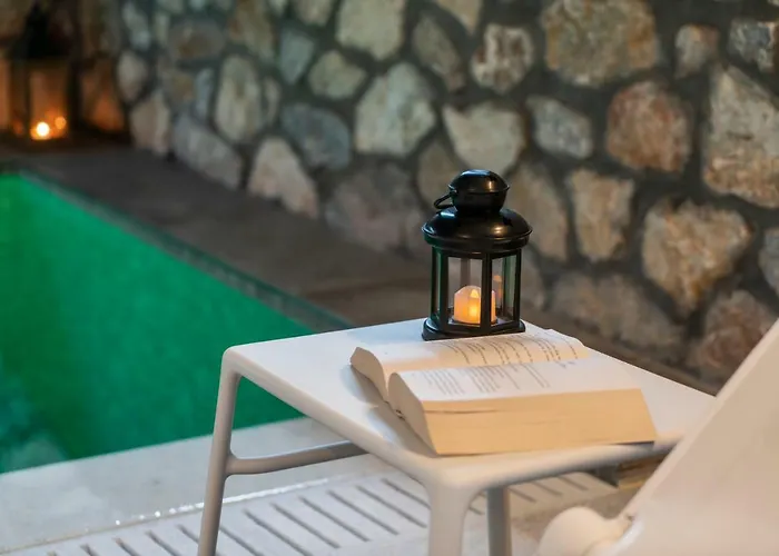 Aurum Kamari (Santorini)