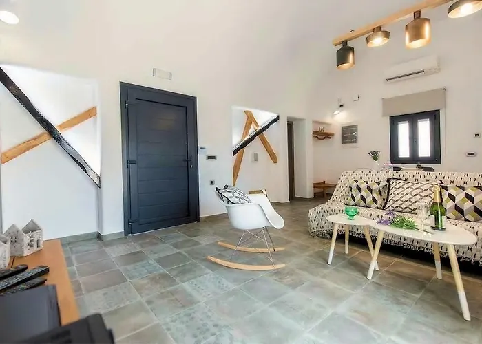 Aurum Kamari (Santorini)